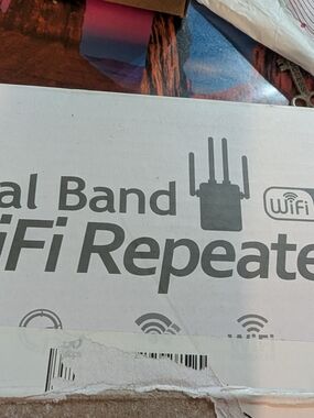 Dual Band WiFi Repeater Extender - White